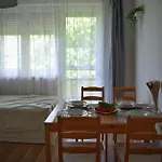 Apartment Helikon 32 *