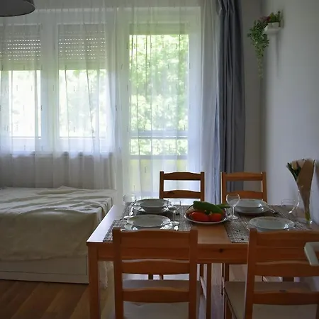 Apartment Helikon 32 *