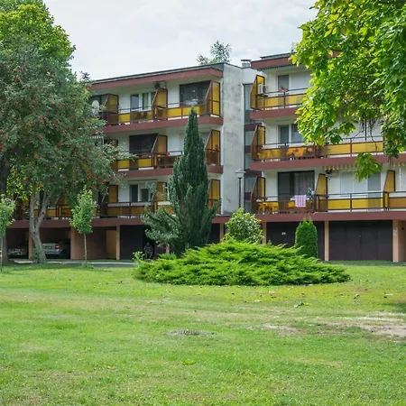 アパート Helikon 32